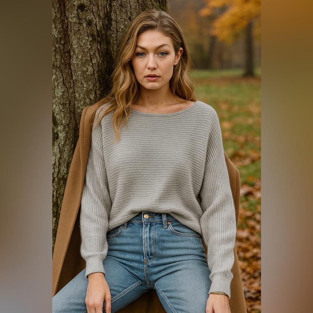 Abercrombie & Fitch Light Gray Crew Neck Sweater